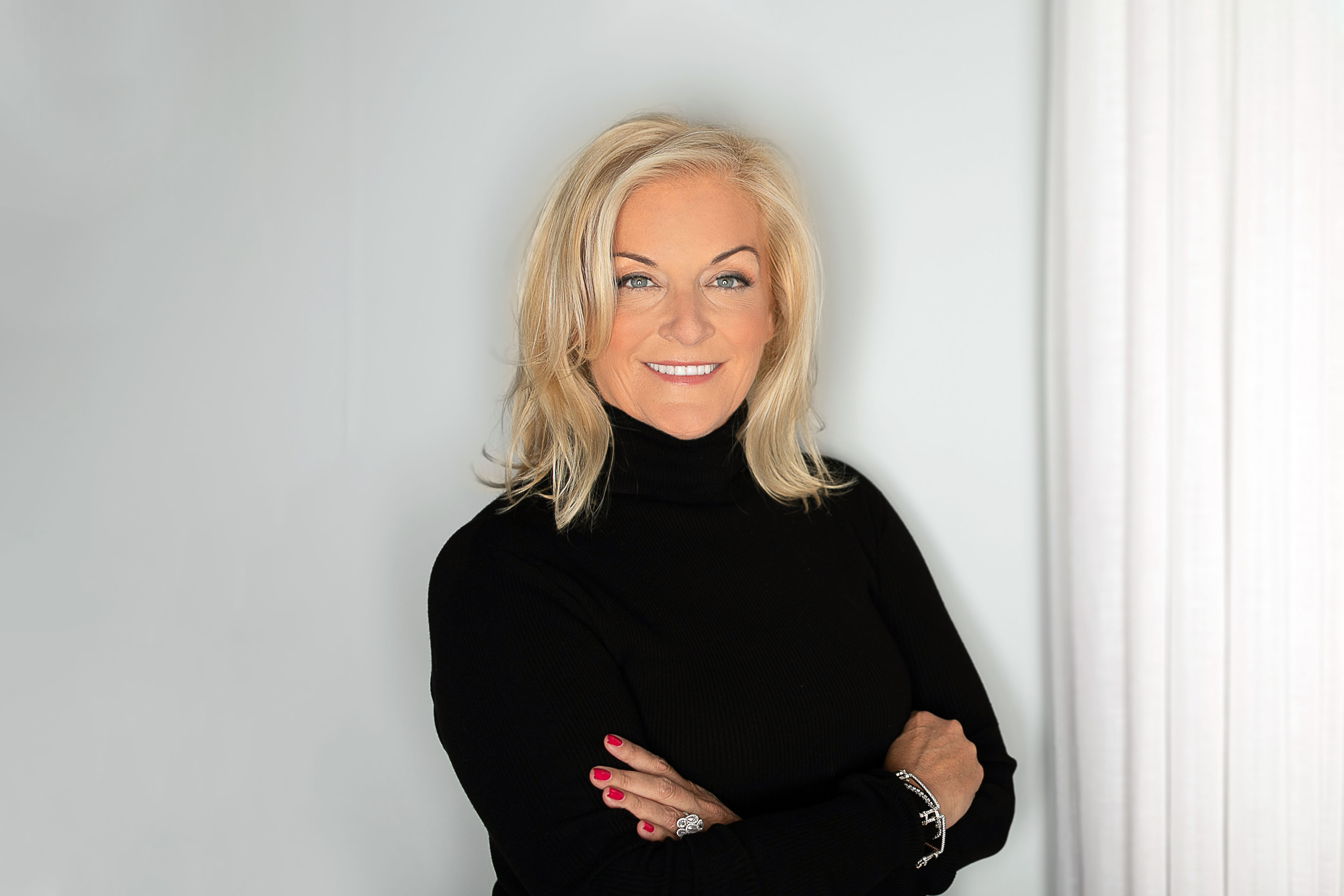 Photographic portrait of Karyn Twaronite